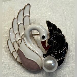Elegant Swan Brooch with Pearl Accent